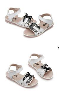 漫画凉鞋,夏日街头时尚新宠